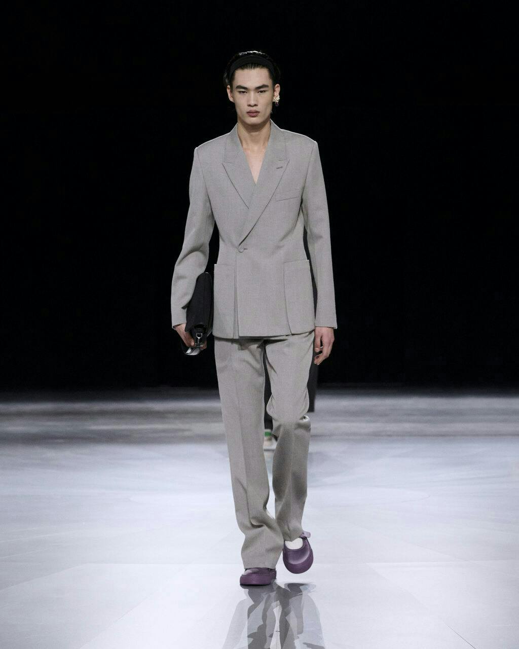 formal wear suit fashion person standing coat adult male man shoe