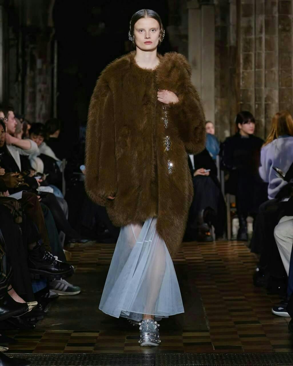 lady person coat adult female woman fashion shoe face fur