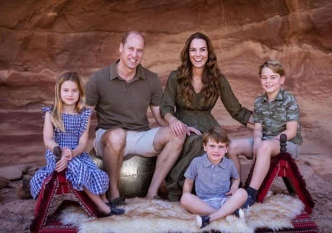 Kate Middleton e príncipe William com os filhos George, Charlotte e Louis (Foto: Divulgação)